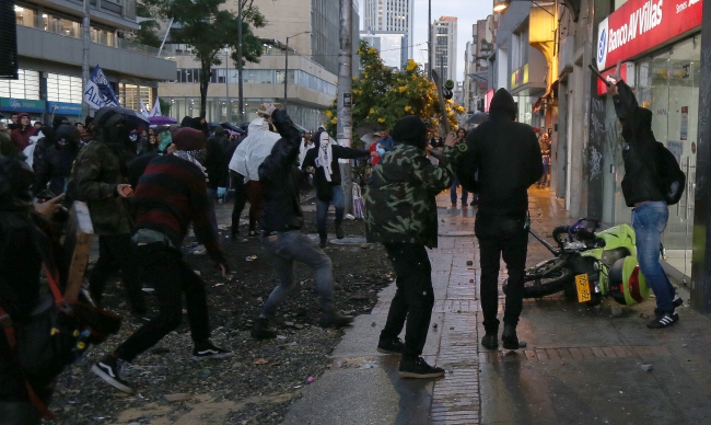 Kolombiya'da protesto gösterileri şiddete dönüştü