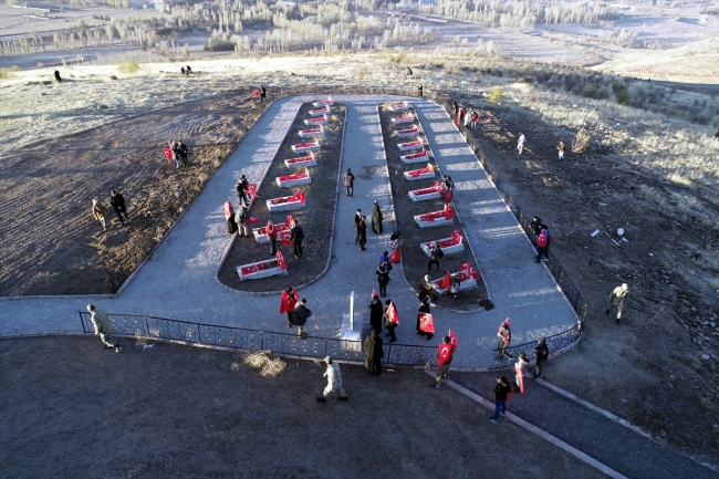 93 Harbi'nin yıl dönümünde binlerce insan "ecdada saygı" için yürüdü