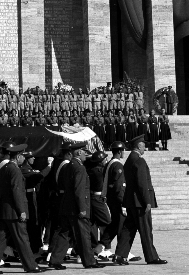 Atatürk'ün naaşının Anıtkabir'e taşınmasına şahit oldu