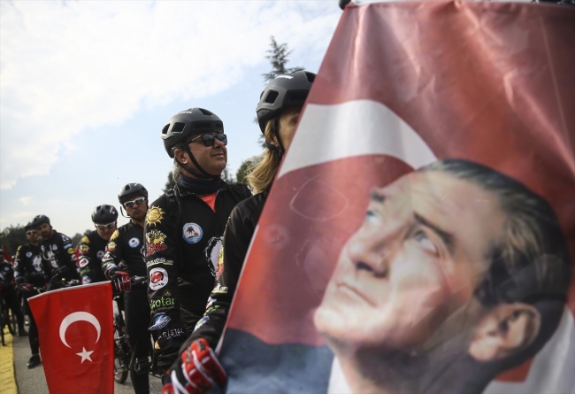 Anıtkabir'e gelmek için 500 kilometre pedal çevirdiler