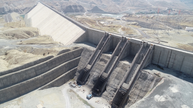 GAP'ın iki dev barajı tamamlanıyor