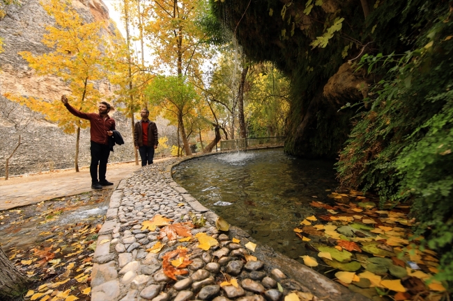 Tohma Kanyonu ziyaretçilerine sonbaharın güzelliğini yaşatıyor