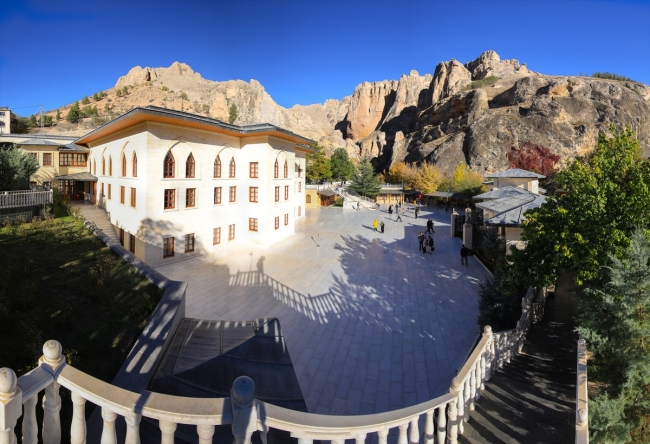 Tohma Kanyonu ziyaretçilerine sonbaharın güzelliğini yaşatıyor