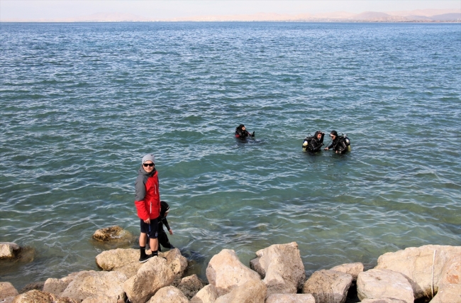 Mavi dünyanın gizemini Van Gölü'nde keşfediyorlar
