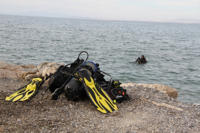 Mavi dünyanın gizemini Van Gölü'nde keşfediyorlar