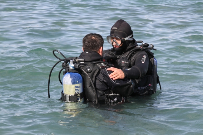Mavi dünyanın gizemini Van Gölü'nde keşfediyorlar