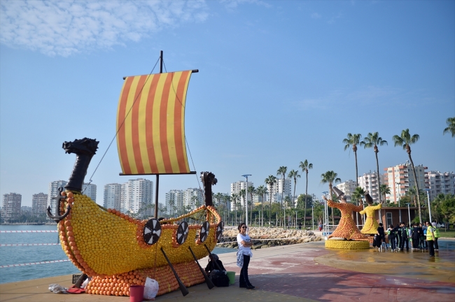 Mersinli kadınlar narenciyeyle birbirinden ilginç figürler oluşturuyor