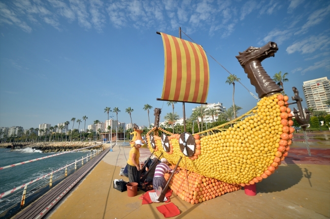 Mersinli kadınlar narenciyeyle birbirinden ilginç figürler oluşturuyor