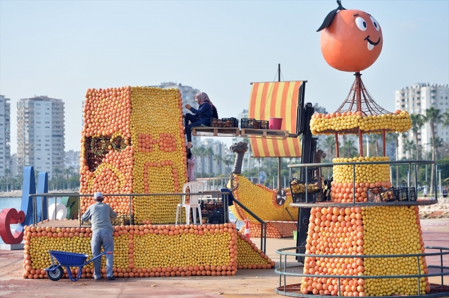 Mersinli kadınlar narenciyeyle birbirinden ilginç figürler oluşturuyor
