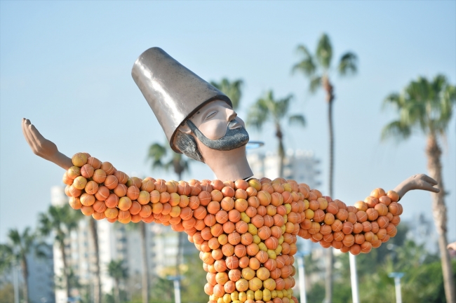 Mersinli kadınlar narenciyeyle birbirinden ilginç figürler oluşturuyor