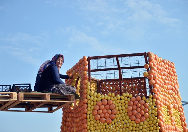 Mersinli kadınlar narenciyeyle birbirinden ilginç figürler oluşturuyor