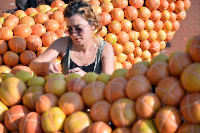 Mersinli kadınlar narenciyeyle birbirinden ilginç figürler oluşturuyor