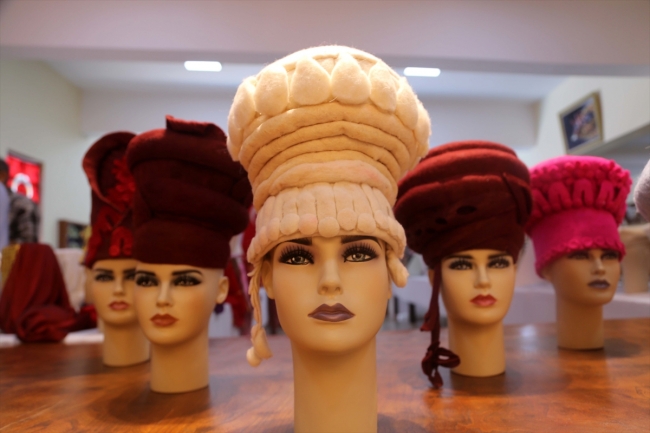 2 bin 300 yıllık şapkalar yeniden tasarlanıyor