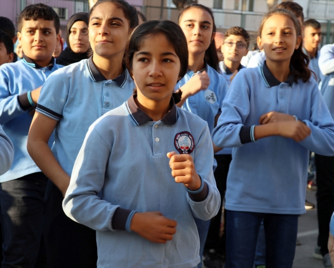 Aydın'da öğrenciler derse müzikli egzersizle başlıyor