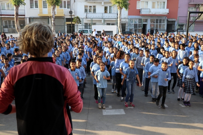 Aydın'da öğrenciler derse müzikli egzersizle başlıyor