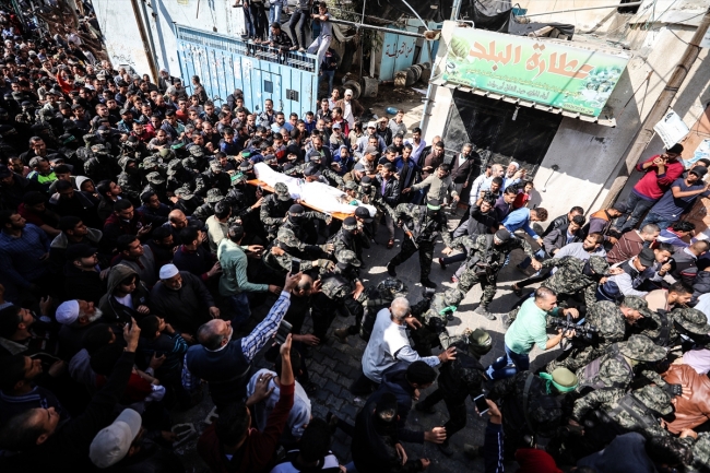 İsrail saldırısında şehit olan Filistinliler defnedildi