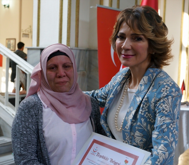 İzmir'de organ bağışlayan ailelerle nakil olan hastalar buluştu