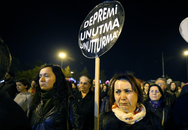 Düzce depreminde hayatını kaybedenler anıldı