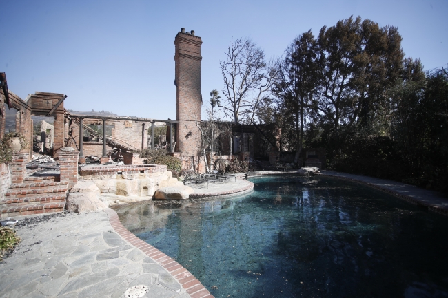 California tarihinin en büyük yangını kontrol altında