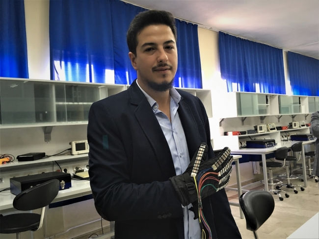 "Konuşan eller" engellilerin gözü kulağı olacak