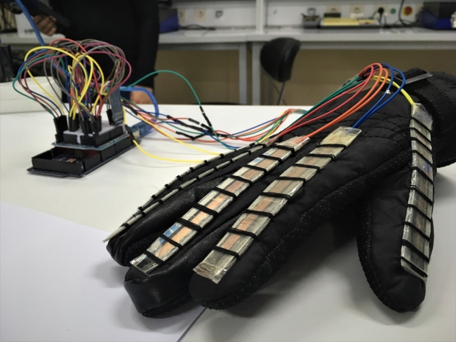 "Konuşan eller" engellilerin gözü kulağı olacak