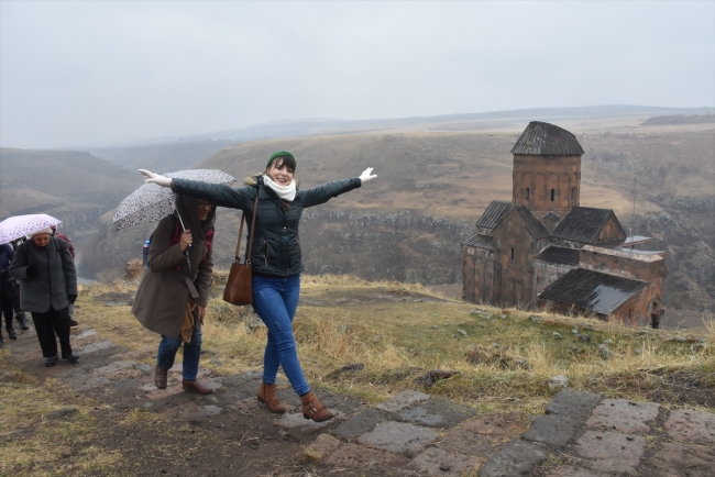 Doktorlar diyabetli hastalarıyla Ani Örenyeri'ni gezdi