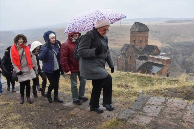 Doktorlar diyabetli hastalarıyla Ani Örenyeri'ni gezdi