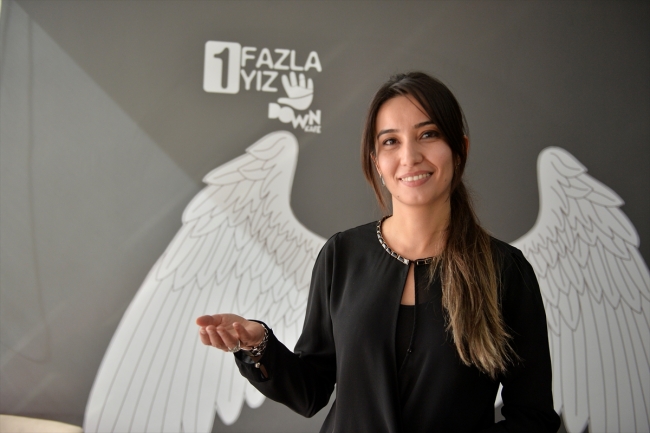 Down sendromlu garsonlar çalışmanın mutluluğunu yaşıyor