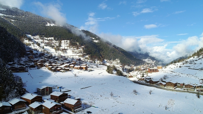 Beyaza bürünen Uzungöl havadan görüntülendi