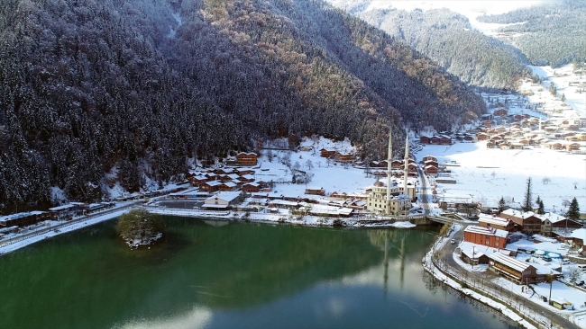 Beyaza bürünen Uzungöl havadan görüntülendi