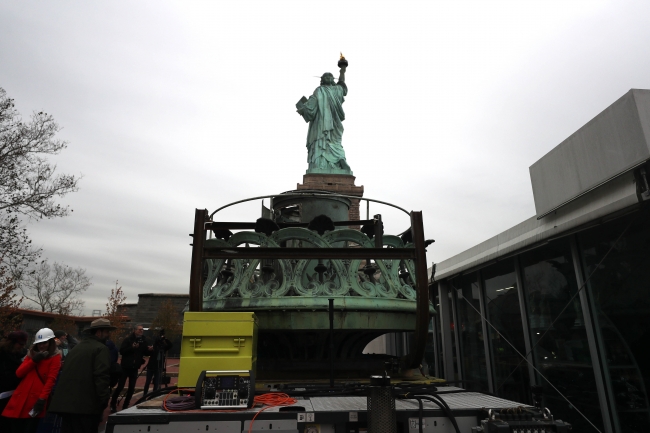 New York Özgürlük Heykeli meşalesi müzeye taşındı