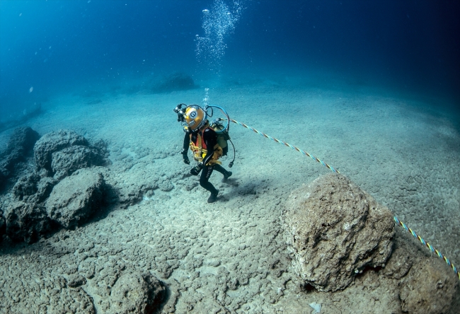 Sanayi dalgıçlarına yer çekimsiz ortamda eğitim