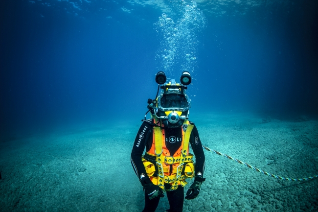 Sanayi dalgıçlarına yer çekimsiz ortamda eğitim
