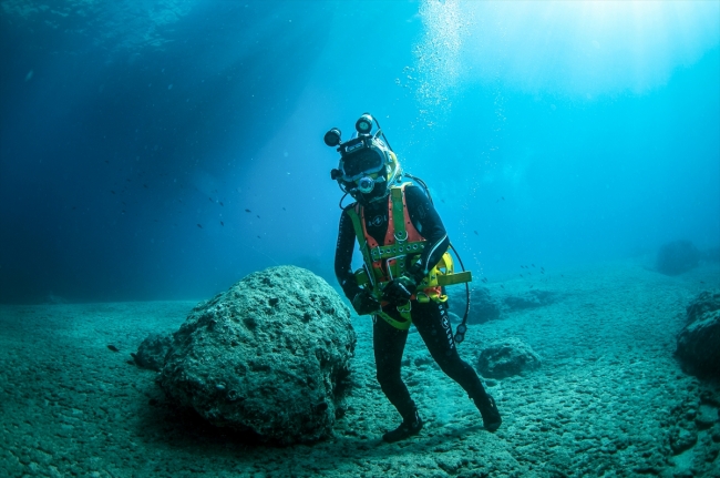 Sanayi dalgıçlarına yer çekimsiz ortamda eğitim