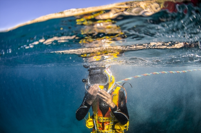 Sanayi dalgıçlarına yer çekimsiz ortamda eğitim