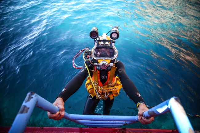 Sanayi dalgıçlarına yer çekimsiz ortamda eğitim