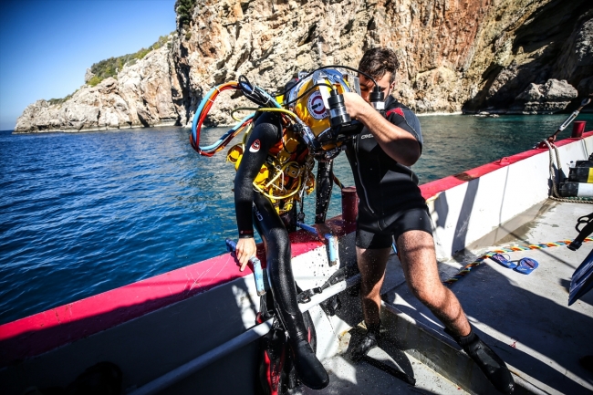 Sanayi dalgıçlarına yer çekimsiz ortamda eğitim