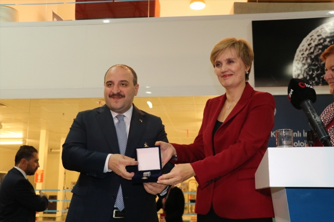 Bakan Varank uçak motoru parçası geliştirecek laboratuvarı açtı