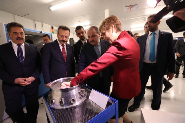 Bakan Varank uçak motoru parçası geliştirecek laboratuvarı açtı