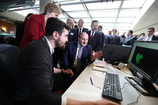 Bakan Varank uçak motoru parçası geliştirecek laboratuvarı açtı