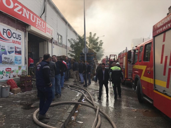 Gaziantep'te toptan gıda deposunda yangın