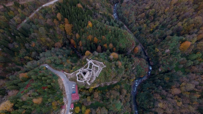 Kaçkarlar'daki Zil Kale'de iki mevsimin güzelliği bir arada