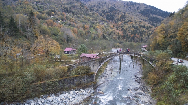 Kaçkarlar'daki Zil Kale'de iki mevsimin güzelliği bir arada
