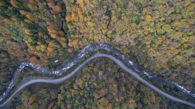 Kaçkarlar'daki Zil Kale'de iki mevsimin güzelliği bir arada
