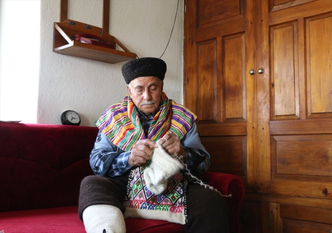 Evlerinde sergiledikleri eşyalarla Yörük kültürünü tanıtıyorlar