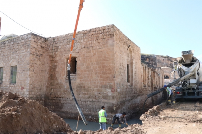 Hasankeyf'teki Eyyubi Camii'nin taşınması için köprü yapıldı