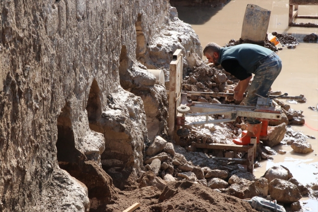 Hasankeyf'teki Eyyubi Camii'nin taşınması için köprü yapıldı