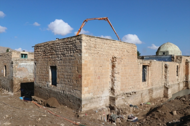 Hasankeyf'teki Eyyubi Camii'nin taşınması için köprü yapıldı