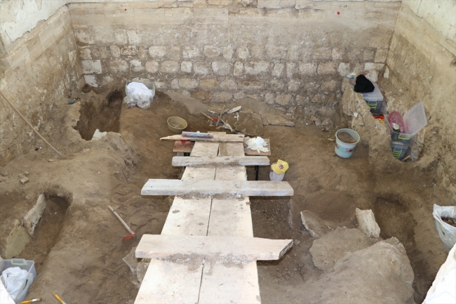 Hasankeyf'teki Eyyubi Camii'nin taşınması için köprü yapıldı