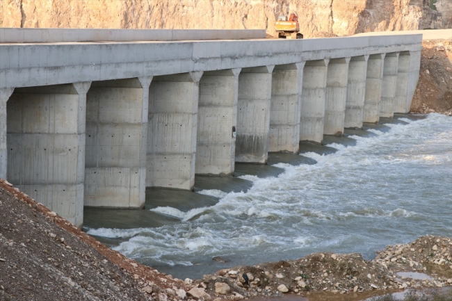 Hasankeyf'teki Eyyubi Camii'nin taşınması için köprü yapıldı